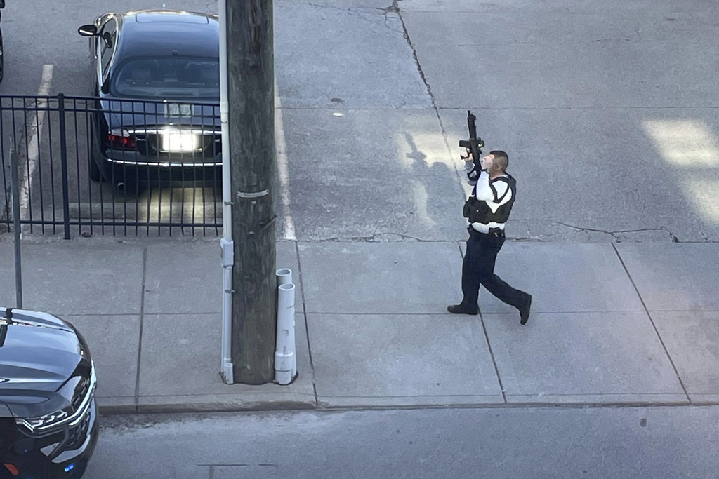 Police: 4 killed in shooting at downtown Louisville bank building - The ...